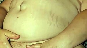 Bester her pussy with dildo and she cums hard!