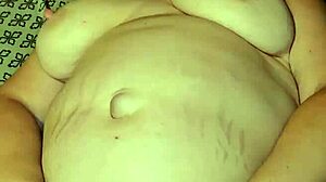 Bester her pussy with dildo and she cums hard!