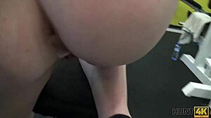 Hunt4k Prelepa mlada devojka Linda Sweet voli sport, novac i seks za javni POV jebanje