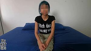 Hermosa flaquita María experimenta con semen en cara