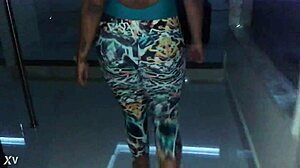 Ganhou mais uma calça e body novos - trying on lycra.