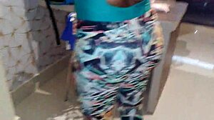 Ganhou mais uma calça e body novos - trying on lycra.