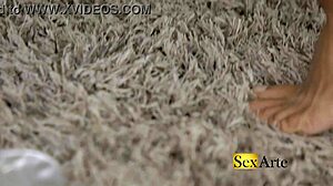 esse cara � tarado no p� dela e em foder ela de quatro