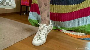 Tanned teen 18+ Ella fills her tight space with a big toy