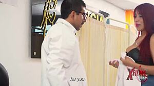 Cirujano Le Mete La Polla A Peliroja Tetona En Sesion Bisexual Rapida Con Amateurs