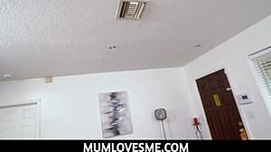 Stepmom Sydney Paige Sucks Off Peter Green Passionately