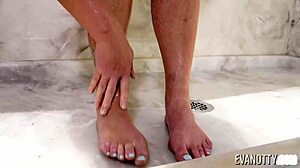 massive ass eva notty tries getting clean