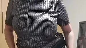 i love this hot south african babe stripping naked for fans