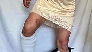 妄装 セーラー服chu-bo-にセクシーランジェリーとアナルピカピカプラグを仕込む