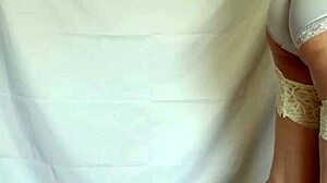 妄装 セーラー服chu-bo-にセクシーランジェリーとアナルピカピカプラグを仕込む