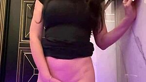 In the club, should I fuck my pussy?