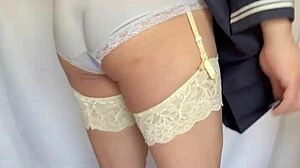 妄装 セーラー服chu-bo-にセクシーランジェリーとアナルピカピカプラグを仕込む