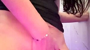 In the club, should I fuck my pussy?