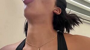 she enjoys while they fuck her face 😘