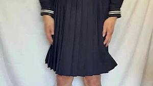 妄装 セーラー服chu-bo-にセクシーランジェリーとアナルピカピカプラグを仕込む