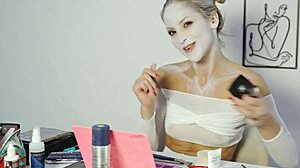 miss daisy diamond shows how to do harley quinn makeup for halloween