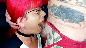 Novia Transexual Pelirroja Entrega Culo y Traga Semen