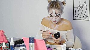 miss daisy diamond shows how to do harley quinn makeup for halloween