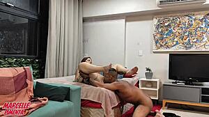 Corninho Ocupado Pediu o Amigo Para Dar Conta de Sua Mulher Mas Não Resistiu e Entrou na Brincadeira