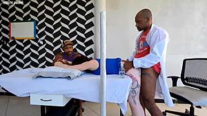 Doutor Fode Paciente Ao Lado Do Marido E Ele Nem Percebe