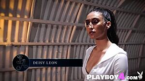 Stunning latin girl deisy leon strips and shows her body.