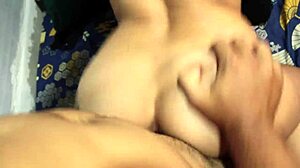 Extraño ladrón folla a latina con tetas grandes en porno español