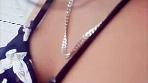 Mi amiga pagando apuesta me entrega su culo