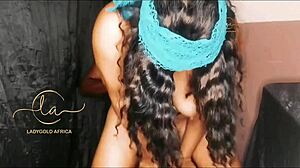 Jeb šefinjo trdo v doggystyle, ona hoče več!