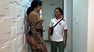 I met this hot trans in bahia with a huge 23cm cock, i coudln't resist and invited her to record with me
