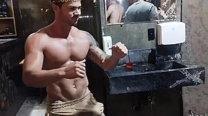 Lene deu sua buceta para dotado meter sem d� no banheiro da festa de swing e tomou a porra toda na boca at� lamber a ultima gota