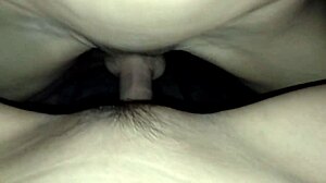 เอาควยแหย่รูหีเพื่อนสาวเพื่อเปิดซิงรูหีให้เธอจนแตดฉีก