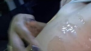 casada trabalha de motorista de aplicativo e faz sacanagens com passageiros no carro