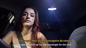 casada trabalha de motorista de aplicativo e faz sacanagens com passageiros no carro