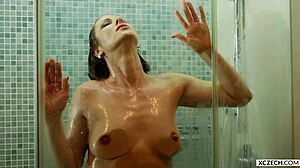 i enjoy a sexual shower with reina pornero