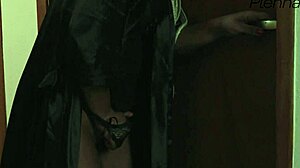 eu não resisti ouvir meu novo vizinho batendo punheta e fui ajudar