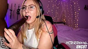 Thick pawg cant ignore black dick in her face while streaming