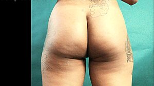 Exotic Hottie Spreads Wide