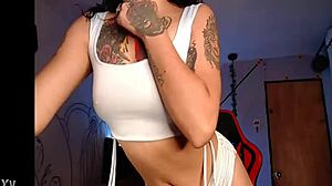 i watch latina camgirl perform