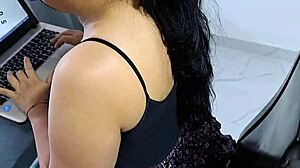 Mi Madrastra Esta Muy Tensionada Por Su Trabajo, La Pongo a Chupar Mi Polla Para Que Se Sienta Mejor?