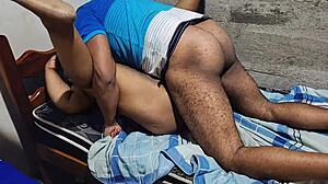 meia irm� vai na festa descansa e acaba sendo fudida pelo seu meio irm�o e leva muita gozada na boca