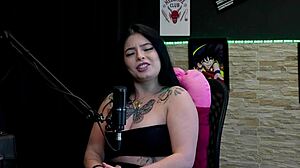 Morena Gostosa e Tatuada Mostra Seus Grandes Peitos no Jogo do Eu Nunca Logo Após Falar que Estanhou o Grelo da Amiga e o Que Fez no Sexo - Kalyca Watch on Sheer Red