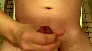 watch this japanese amateur masturbating solo