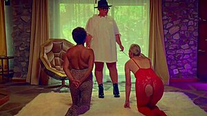 Dominatrix Mistress April - Latex Amazonians Comeback