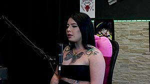 Morena Gostosa e Tatuada Mostra Seus Grandes Peitos no Jogo do Eu Nunca Logo Após Falar que Estanhou o Grelo da Amiga e o Que Fez no Sexo - Kalyca Watch on Sheer Red