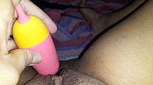 Me despierto con muchas ganas de tocarme el co�o no puedo evitar ensuciarme los dedos �te apetece