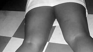 Gosh, Watching Her Tight Pussy in Homemade Video