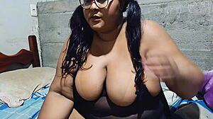 meia irm� vai na festa descansa e acaba sendo fudida pelo seu meio irm�o e leva muita gozada na boca