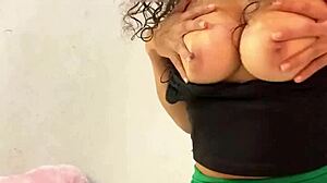 espero les guste mi coño lo depilé pensando en ustedes