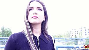 Německý scout říká, Crystal Richi, zkusme tvůj první anal šuk v tomto castingu.