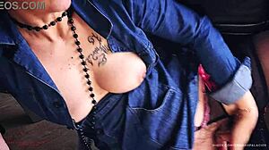 Watch horny housewife finger her big hairy pussy, moaning on outdoor webcam.